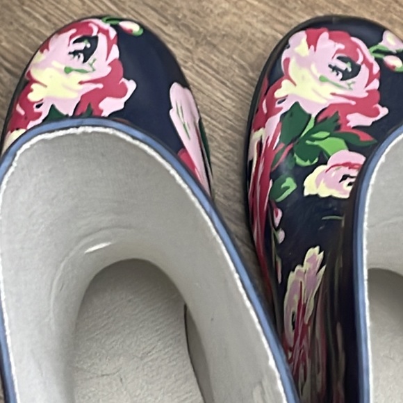 Women’s Rain Boots - Picture 6 of 6